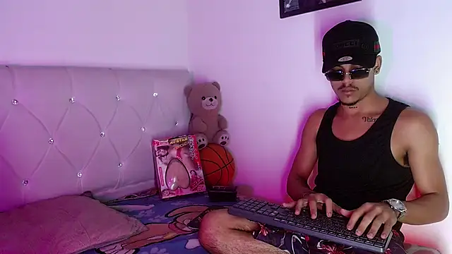 Angel_foxc13 élő XXX-chatje