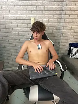 Nicola_hard Chat XXX live