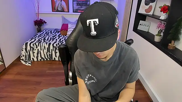 Benji23_ live XXX chat