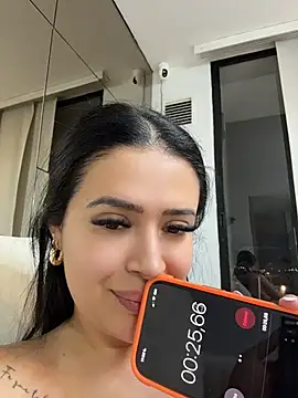 Sara_fun: διαδικτυακό σόου στην κάμερα