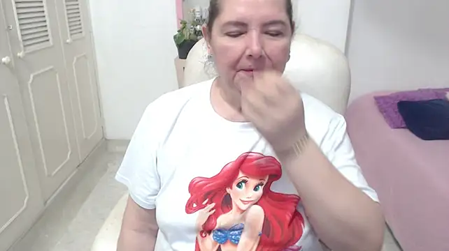 leonela_69's Live XXX Chat