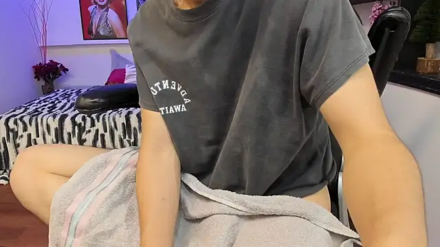 Benji23_ Live XXX Chat