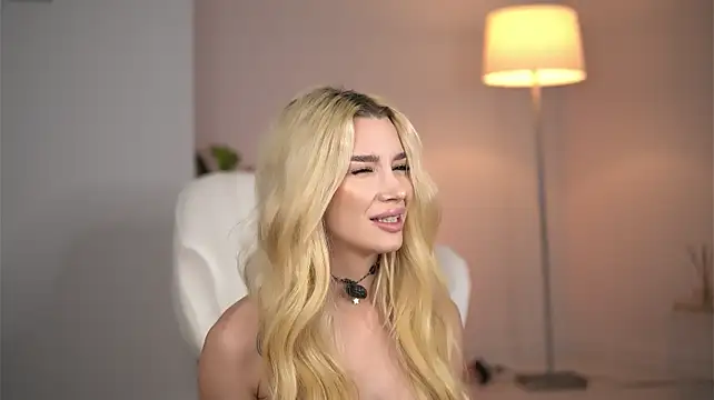 SvveetLuna Live XXX-chat