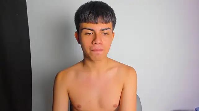 Show modela Asher_Young na web-kameri