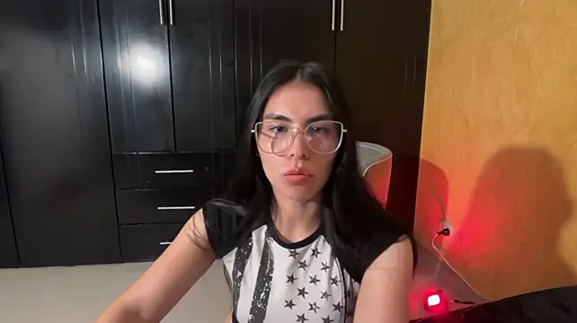 Chat +18 de sasha_jonne ao vivo