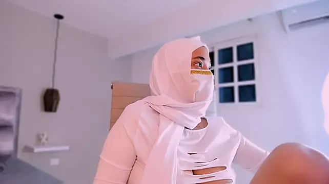 LittleNoor Adlı Modelin Canlı XXX Sohbeti