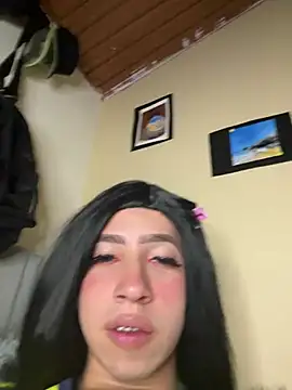 Tamira-18 Adlı Modelin Canlı XXX Sohbeti