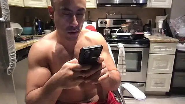 BigGuyMuscle: онлайн-секс-чат