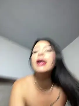 Chatroom XXX en direct de Hannaa_blondee