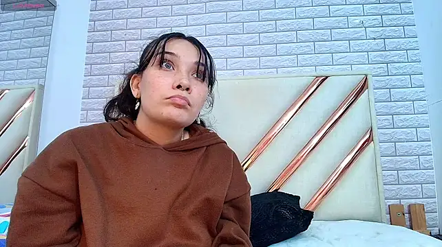 Chatroom XXX en direct de Meggan_Rosse01