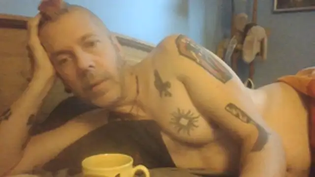 SHARPSkinhead: διαδικτυακό σόου στην κάμερα