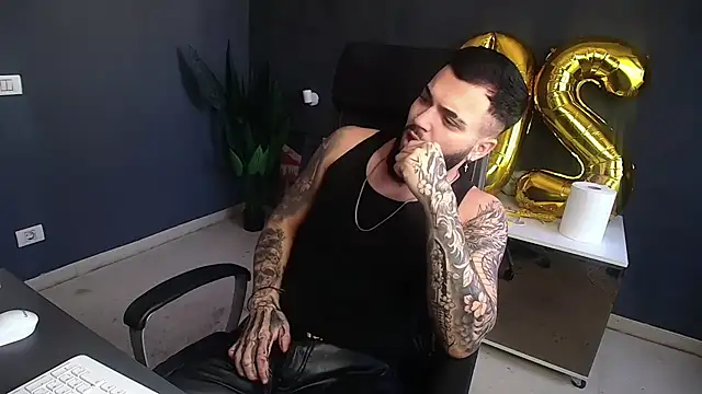 Онлайн чат XXX OscarWillss
