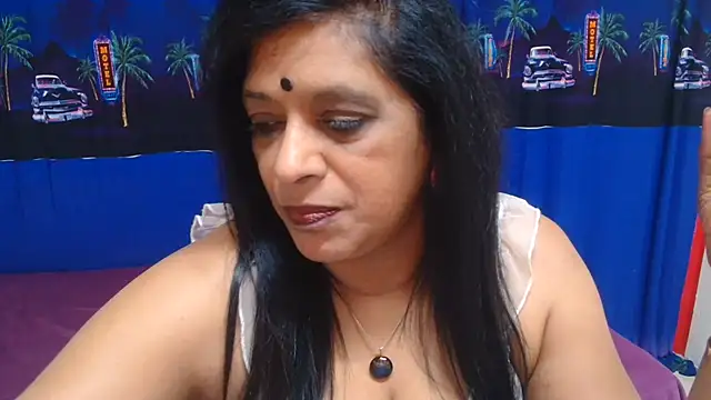 INDIANFUSION Adlı Modelin Canlı XXX Sohbeti