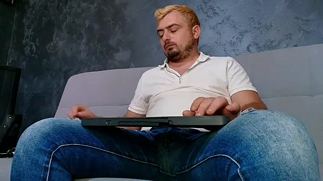 צ'אט XXX בשידור חי של CLOUDYMarkWayne