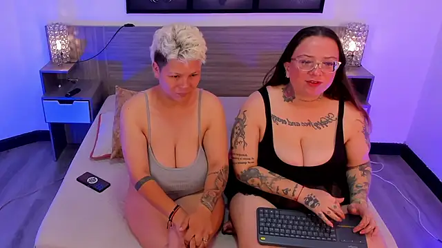 Онлайн чат XXX MiaYMolly