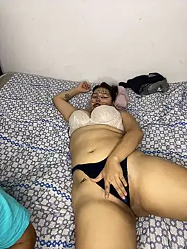 Chat +18 de Annyeli ao vivo