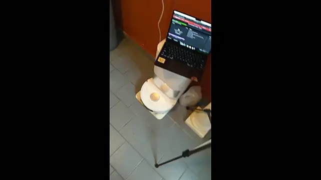 BoyWithToys1 – Naživo XXX chat