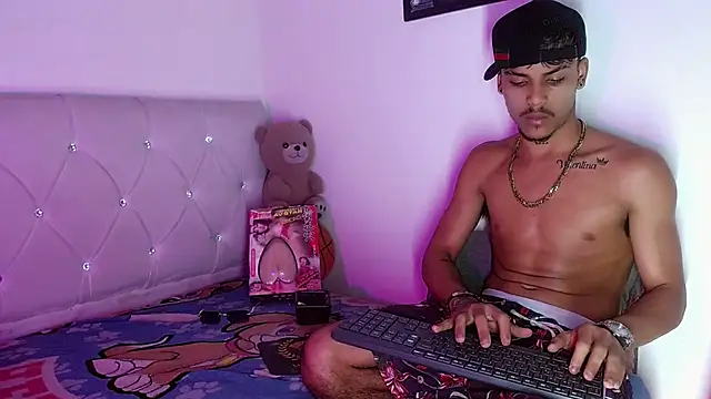 Angel_foxc13 élő XXX-chatje