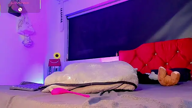 צ'אט XXX בשידור חי של naomy__xx