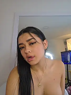 Chat XXX en directo de Emilygh1_