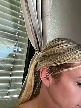 XXX chat uživo modela Bella-Tight