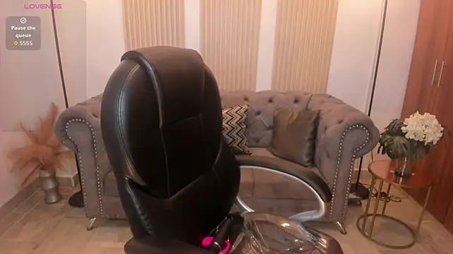 July_Adamsn Live XXX chat