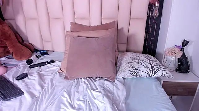 kate_lua Adlı Modelin Canlı XXX Sohbeti