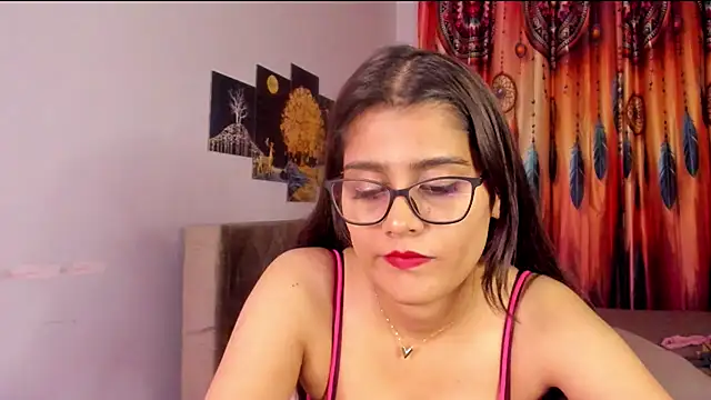Deanerys Adlı Modelin Canlı XXX Sohbeti
