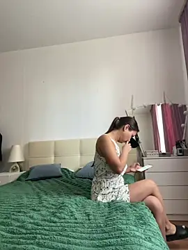 MiraMissのライブXXXチャット