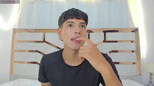 ADRIAN_LUUST Chat XXX live