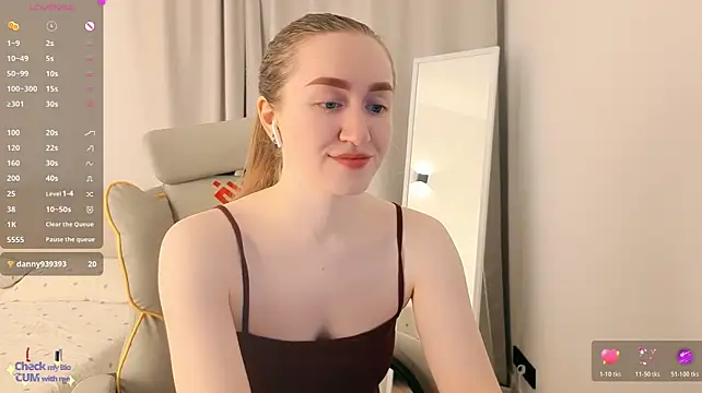 mowalova live XXX chat