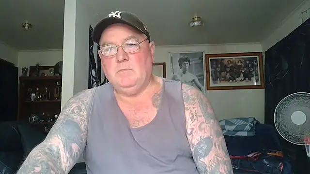 KINKYBLUEYES69 网络视讯表演