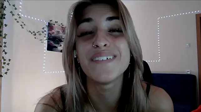 Chat +18 de Rossy_Vega ao vivo