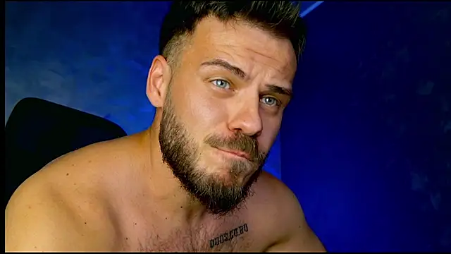 CLOUDYJULIUS Live XXX Chat