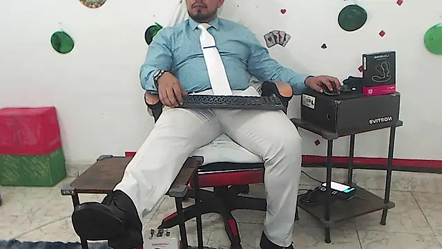 KalethBigDick élő XXX-chatje