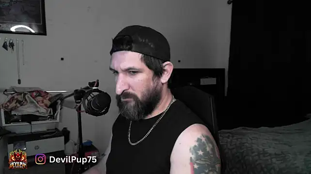 DevilPup75_ élő XXX-chatje