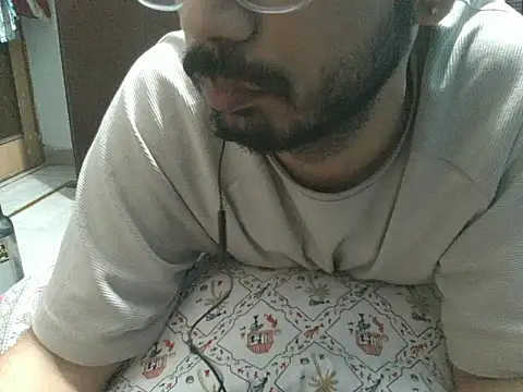 Precumboner Adlı Modelin Canlı XXX Sohbeti