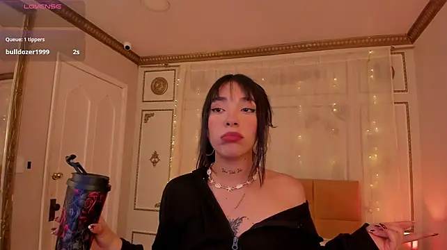 EmaLittle's Live XXX Chat