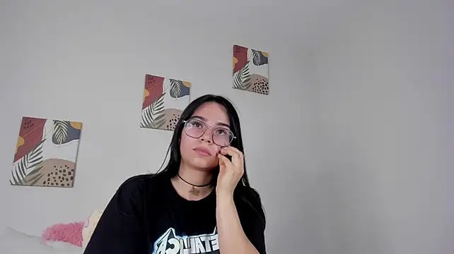 צ'אט XXX בשידור חי של mia_monroe03