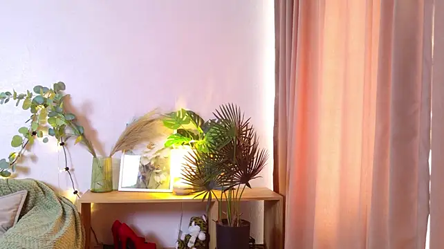Онлайн чат XXX LeyaaStarr