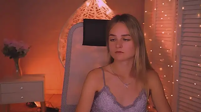 DeboraLarson Adlı Modelin Canlı XXX Sohbeti