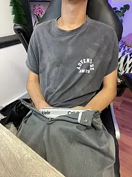 Benji23_ élő XXX-chatje