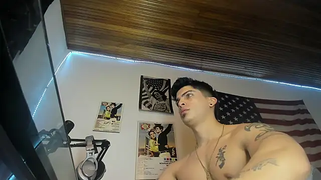Chatroom XXX en direct de charlie_hotxxx