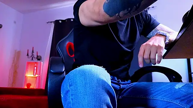 MightyAaron66 XXX чат на живо