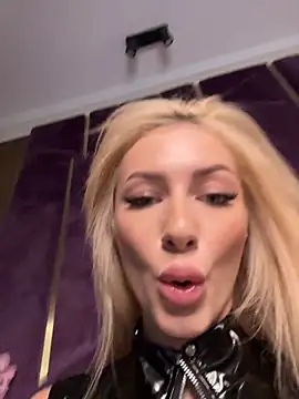AngieShae Adlı Modelin Canlı XXX Sohbeti