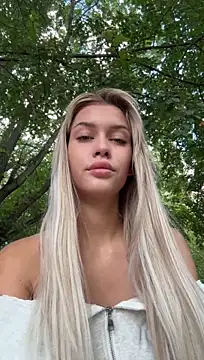 دردشة KikiWatson الجنسية المباشرة
