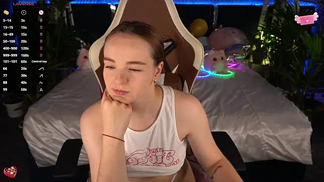 FoxyShy webcam show