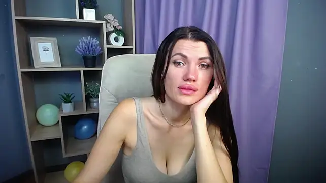 Chatroom XXX en direct de MilaLoona