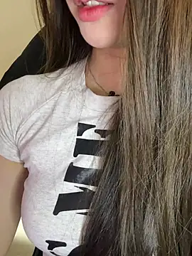 Yiyina_17's Live XXX Chat