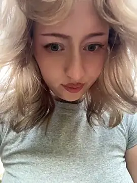 RonnieKiss XXX чат на живо